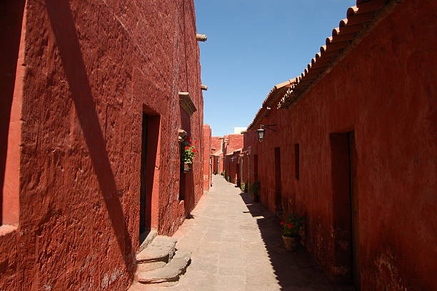 istock Alley in Santa Catalina 90936464