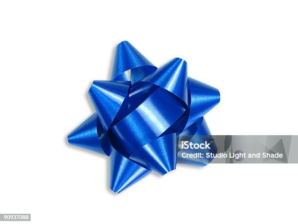 Fiocco Blu Regalo Con Clipping Path - Fotografie stock e altre immagini di Anniversario - Anniversario, Avvolgere, Avvolto