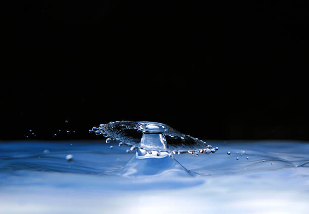 figura de água - blue transparent cold cube - fotografias e filmes do acervo