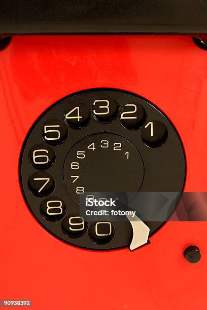 Telefono Rosso Vintage - Fotografie stock e altre immagini di Attrezzatura per le telecomunicazioni - Attrezzatura per le telecomunicazioni, Cerchio, Comporre un numero telefonico