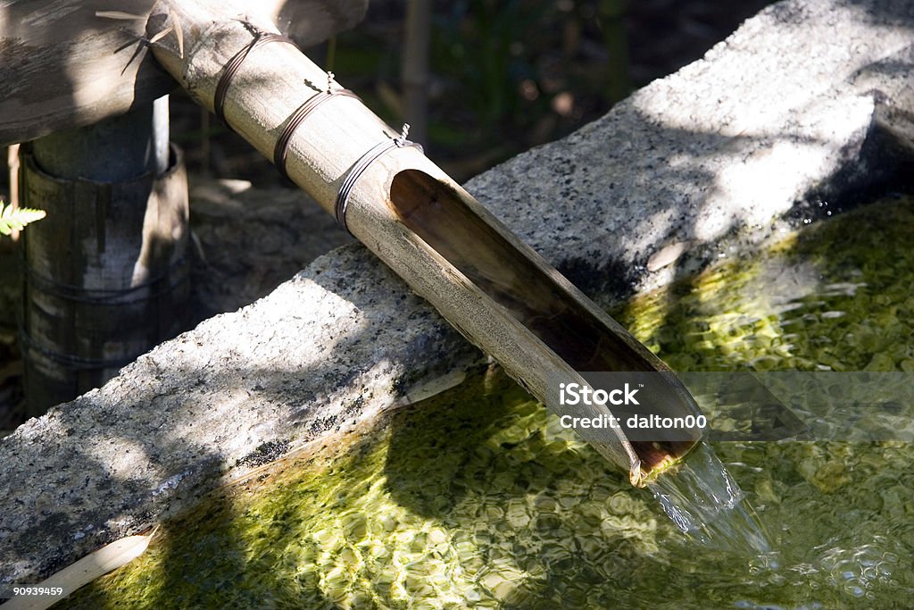 Fontana di bambù - Foto stock royalty-free di Acqua