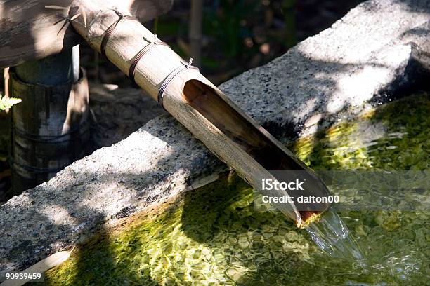 Fontana Di Bambù - Fotografie stock e altre immagini di Acqua - Acqua, Bambù - Materiale, Composizione orizzontale