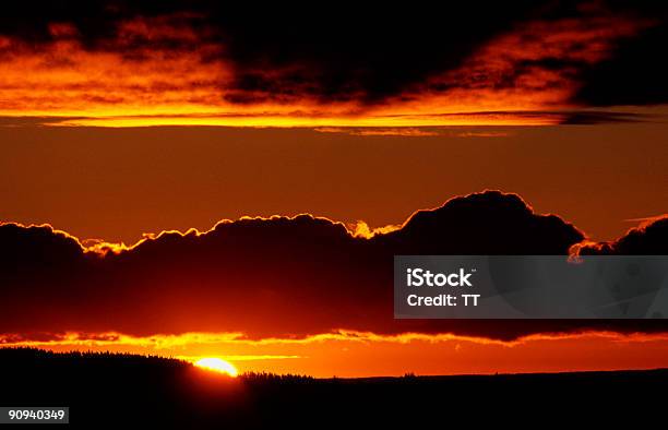 Sunrise - Fotografie stock e altre immagini di Alba - Crepuscolo - Alba - Crepuscolo, Ambientazione esterna, Arancione