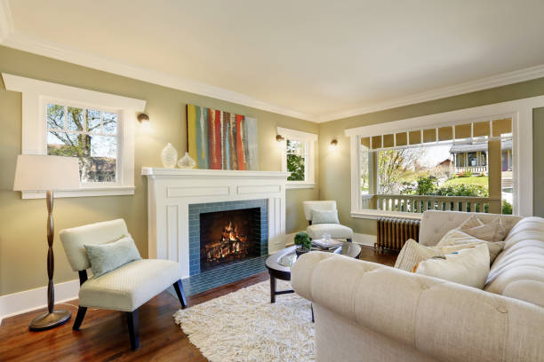 istock Chic green living room with a traditional fireplace. 909404032