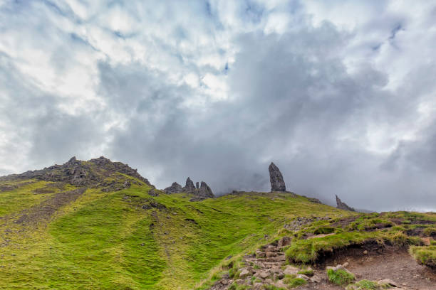 istock misty Old Man of Storr 909404270
