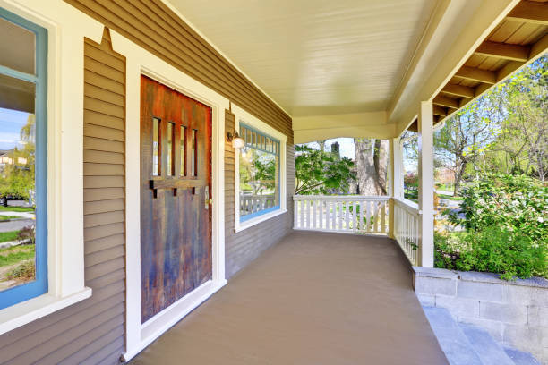 istock Stately completely renovated Craftsman home exterior. 909404570