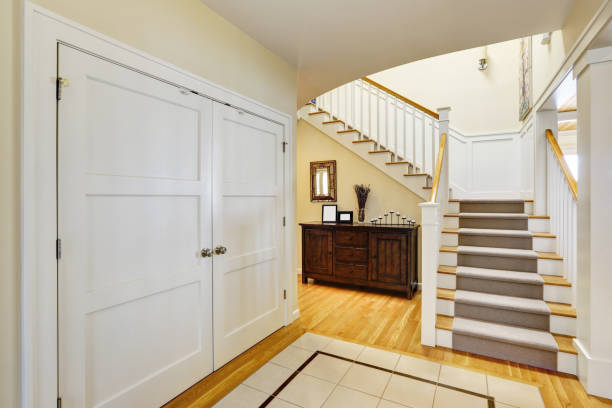 istock Lakefront home foyer with staircase 909408372