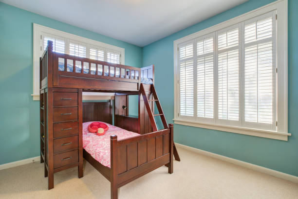 istock Green and blue kids room with bunk bed 909410618
