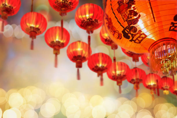 chinesische neujahrslaternen in china stadt. - chinesisches neujahr fotos stock-fotos und bilder