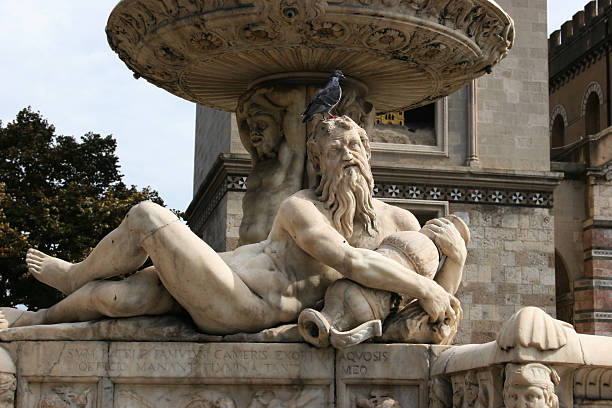 istock Bird at the Fountain 90941497