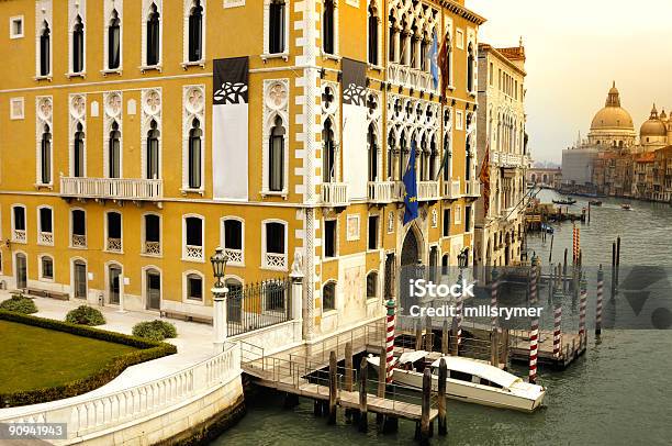 Giallo Tramonto - Fotografie stock e altre immagini di Ambientazione esterna - Ambientazione esterna, Ambientazione tranquilla, Architettura