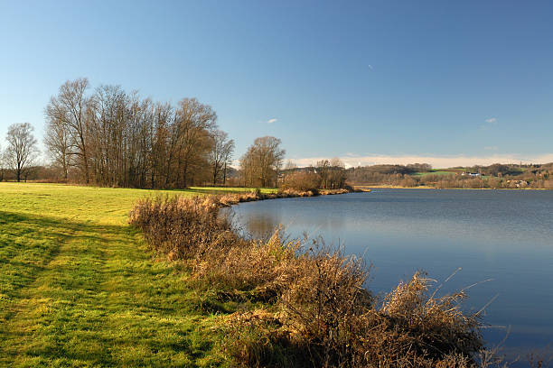 istock lake in autumn 90943222