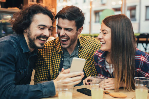 istock Friends at the cafe 909436016