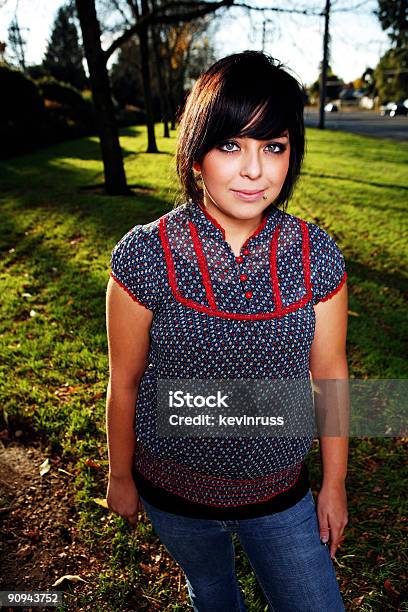 Mädchen Herbst Portrait Stockfoto und mehr Bilder von Attraktive Frau - Attraktive Frau, Baum, Bunt - Farbton