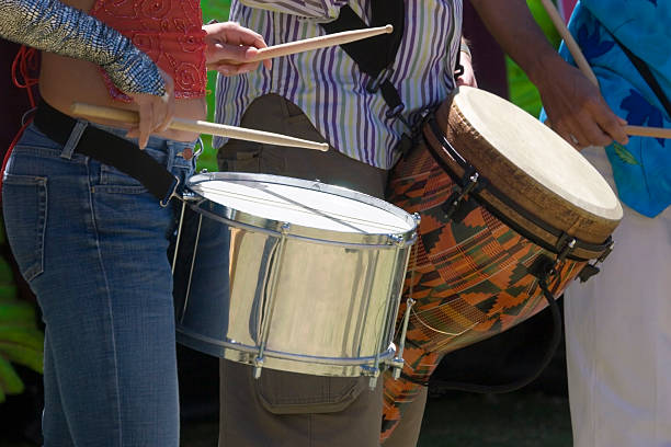 tamburi - samba dancing dancing drum drumstick foto e immagini stock