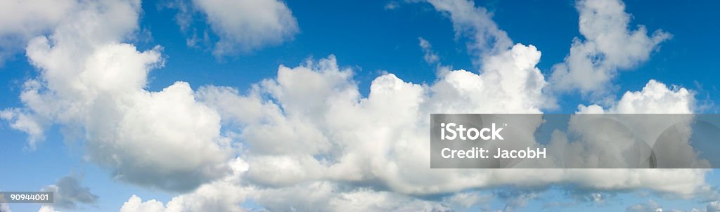 Céu e nuvens - Foto de stock de Azul royalty-free