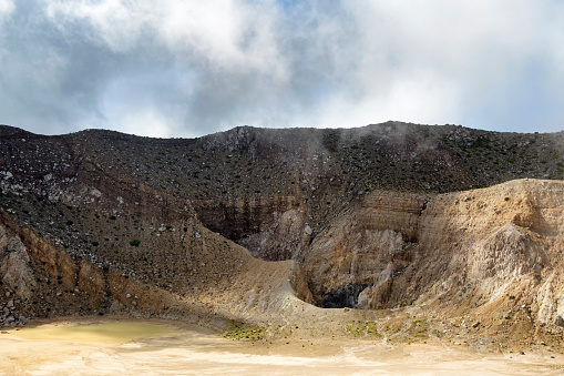 Borde y cráter del Monte Egon photo