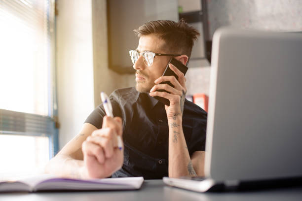 istock Businessman working in the office 909440634