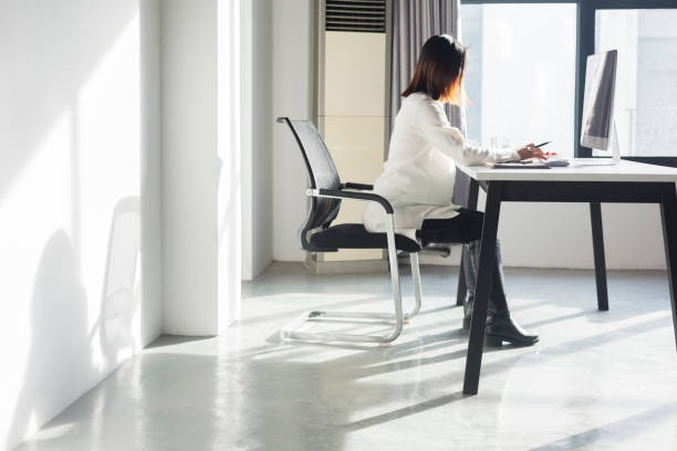 istock pregnant woman working from home 909443436