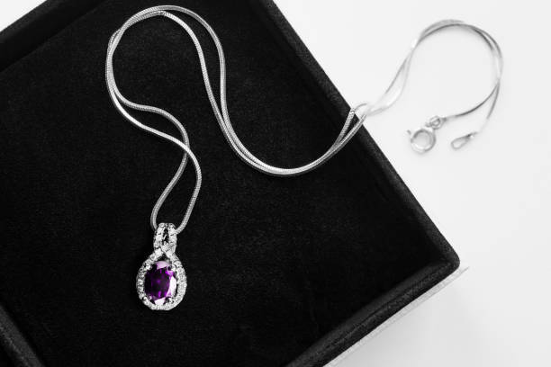 istock Necklace in a box 909445888