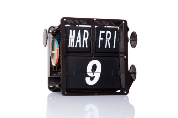istock Vintage  mechanical calendar retro. 909446398