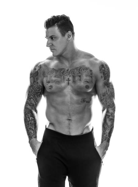 istock Tattoed muscular man 909453508