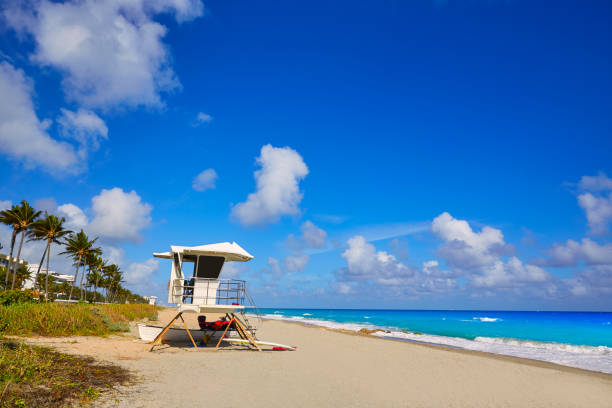 istock Palm Beach beach baywatch tower in Florida 909462692