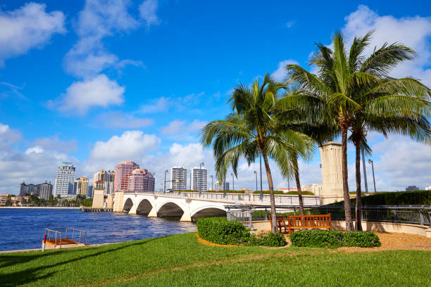 palm beach skyline  royal park bridge florida - 6646 imagens e fotografias de stock