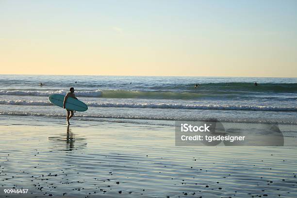 Lajolla Surfista Foto de stock y más banco de imágenes de Playa - Playa, Tabla de Surf, Actividades recreativas