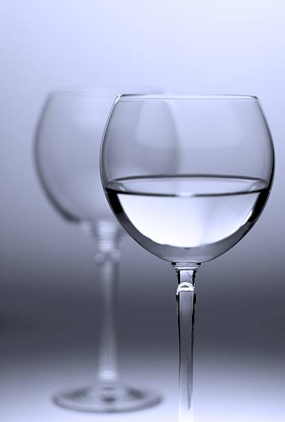 wineglasses - wasserglas zdjęcia i obrazy z banku zdjęć