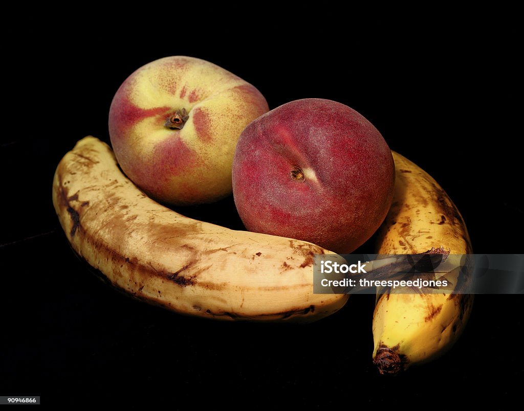Персики и бананов - Стоковые фото Синяк роялти-фри
