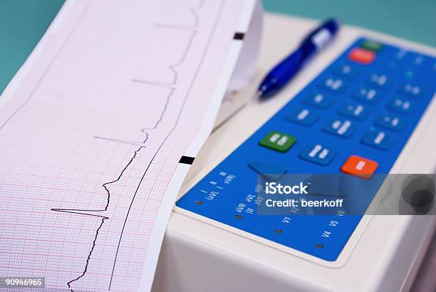 Cardiograph - Fotografie stock e altre immagini di Infermiere - Infermiere, Pacemaker, Accudire