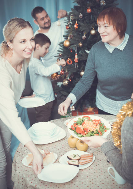 istock Family serving table for Christmas dinner 909473108