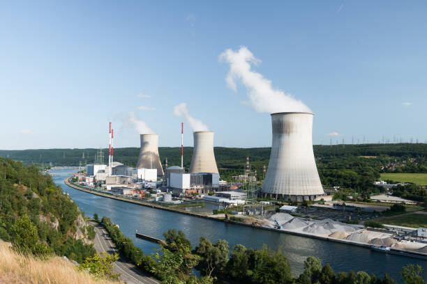 centrale nucléaire de tihange - tihange photos et images de collection