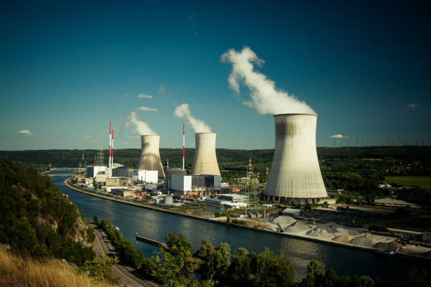 central nuclear de tihange - tihange fotografías e imágenes de stock