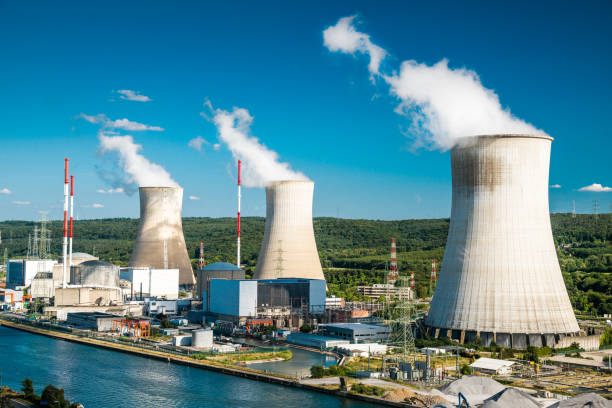 central nuclear de tihange - tihange fotografías e imágenes de stock