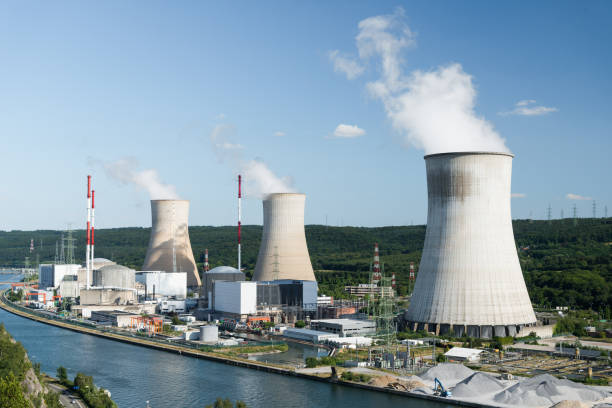 central nuclear de tihange - tihange fotografías e imágenes de stock