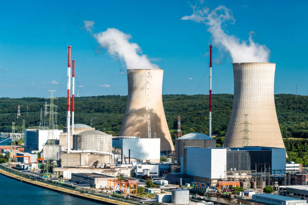 centrale nucléaire de tihange - tihange photos et images de collection