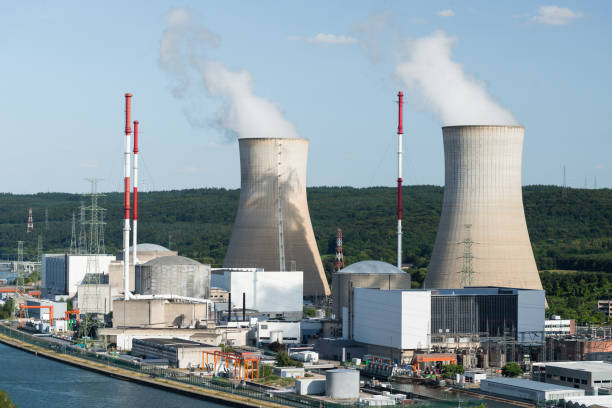 centrale nucléaire de tihange - tihange photos et images de collection