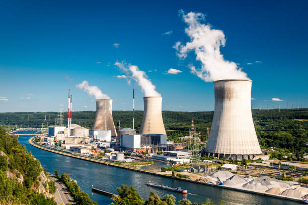 kernkraftwerk tihange - kernenergie stock-fotos und bilder