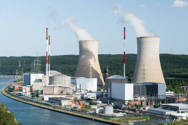 central nuclear de tihange - tihange fotografías e imágenes de stock