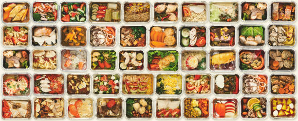istock Set of take away food boxes at white background 909485282