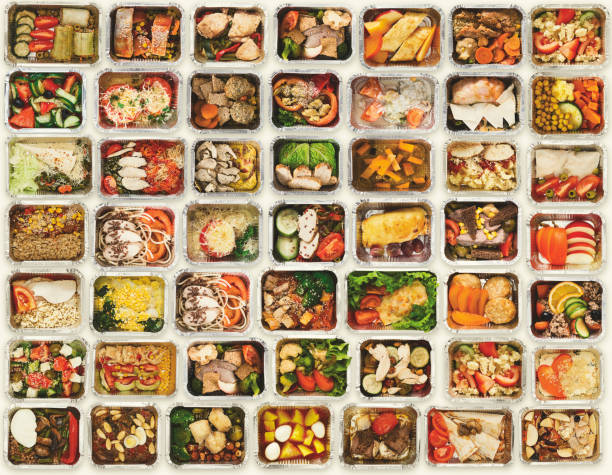 istock Set of take away food boxes at white background 909485350