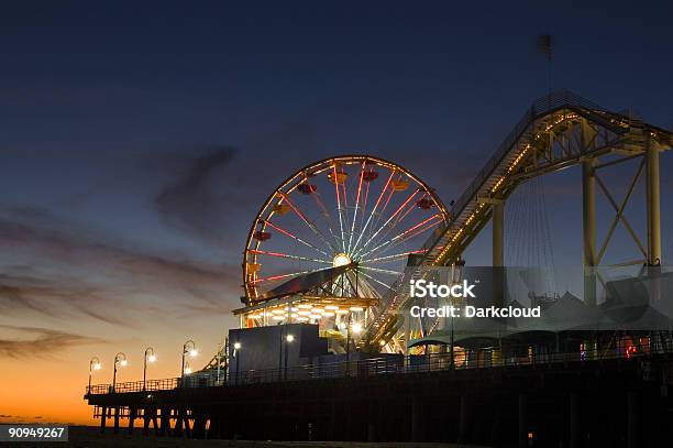 Photo libre de droit de Santa Monica Au Coucher Du Soleil banque d'images et plus d'images libres de droit de Santa Monica Pier - Santa Monica Pier, Activité de loisirs, Californie