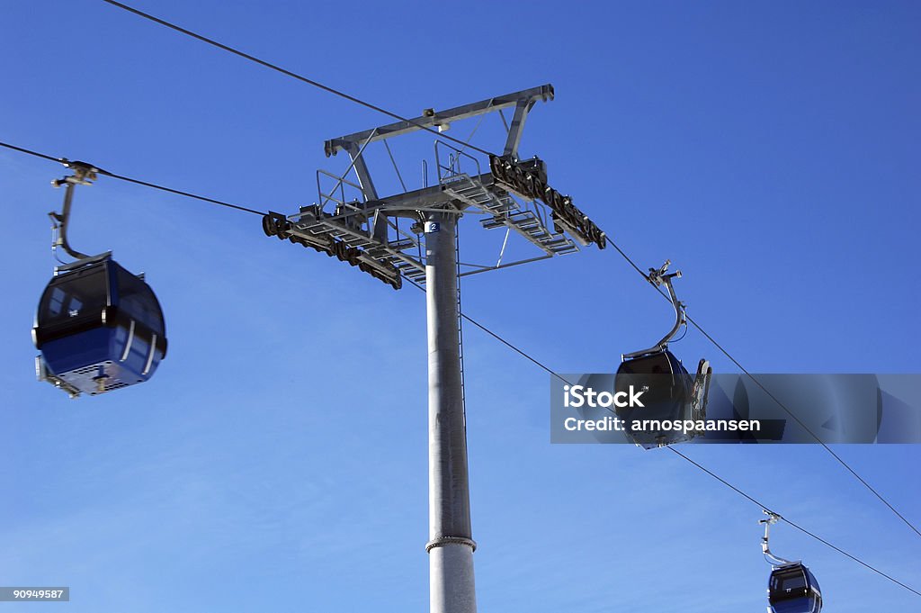 Wintersport del teleférico en movimiento - Foto de stock de Actividad física libre de derechos