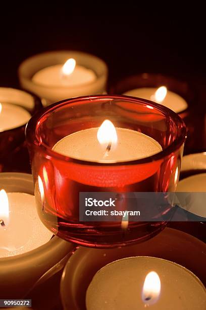 Foto de Velas e mais fotos de stock de Acender - Acender, Brilhante - Luminosidade, Chama