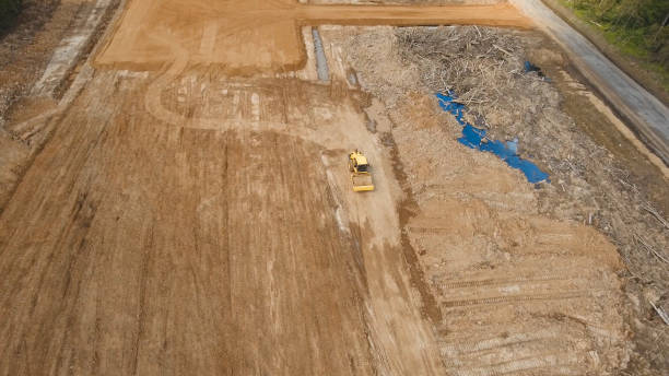 istock Construction of a new road 909506058