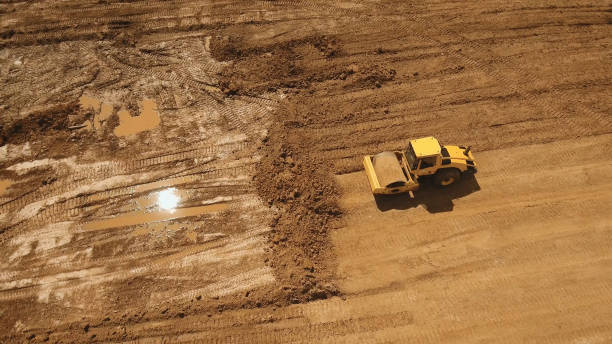 istock Construction of a new road 909506220