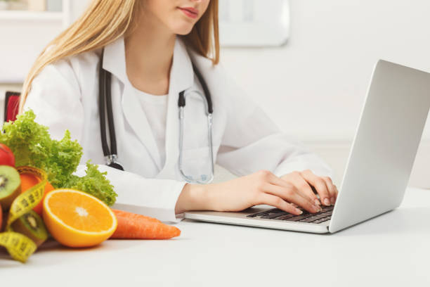 istock Female nutritionist working on laptop 909508954