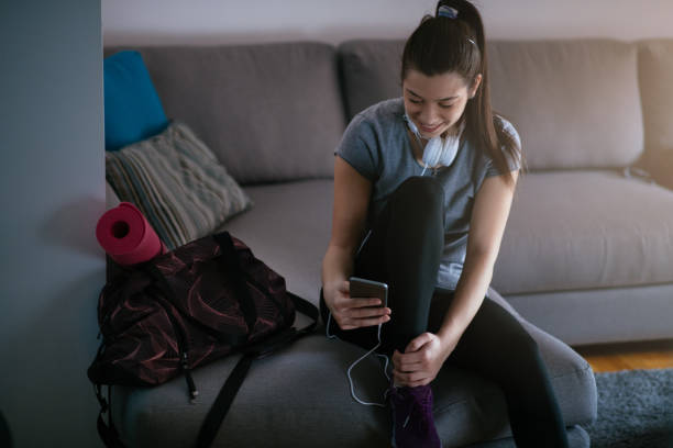 istock Girl getting ready for gym 909508976